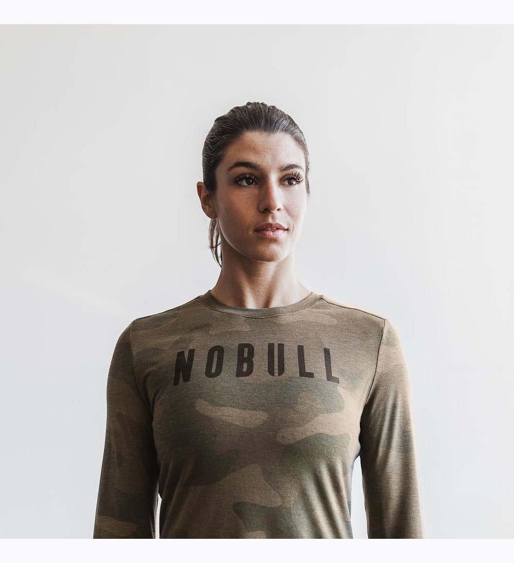 Women NOBULL Camo Long Sleeve T-Shirt Army Green Camo | UPFNR-4906