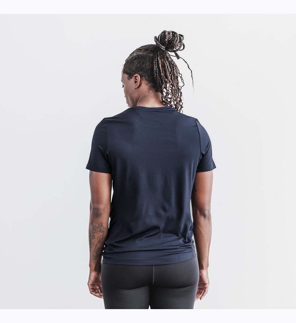 Women NOBULL Deltapeak® Micro Textured T-Shirt Night Navy | LNFAU-5810